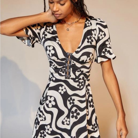 NWT Urban Outfitters Aritha Hook & Eye Mini Dress in Black Multi Groovy - Picture 2 of 4
